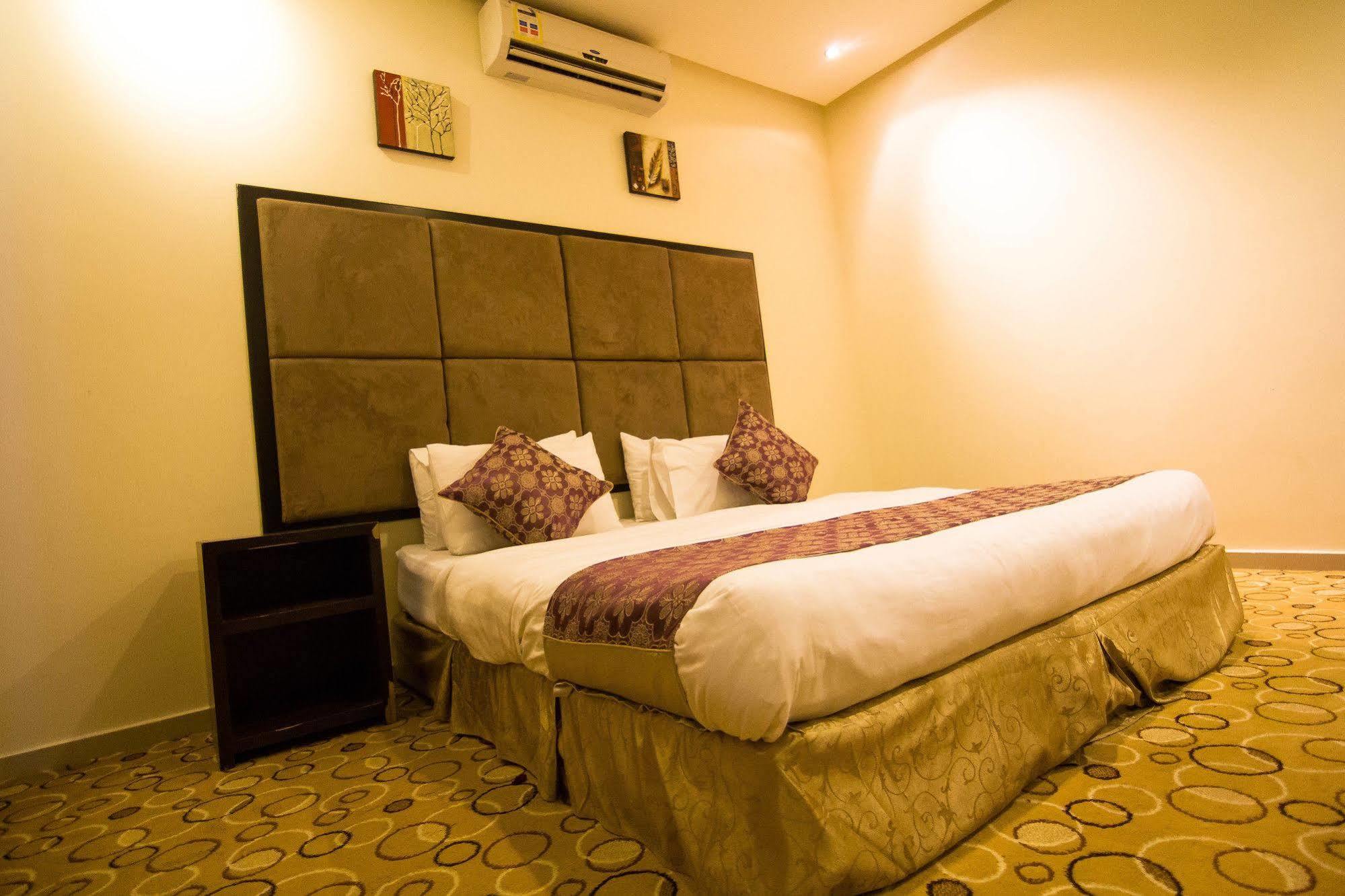 Al Makan Suites 101 By Al Azmy Ar Riyad Esterno foto