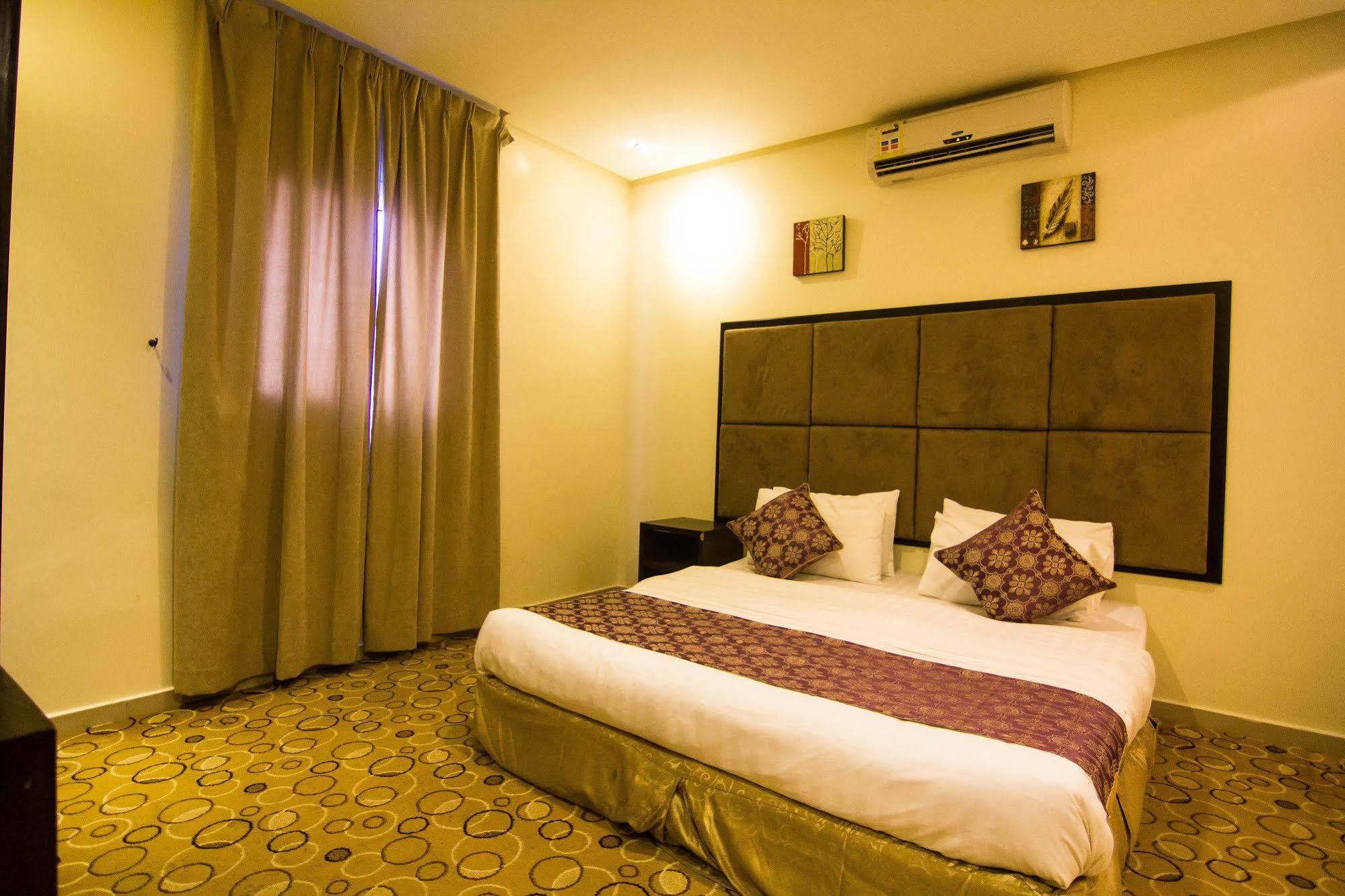 Al Makan Suites 101 By Al Azmy Ar Riyad Esterno foto