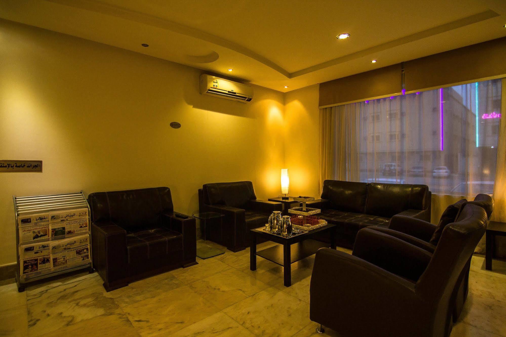 Al Makan Suites 101 By Al Azmy Ar Riyad Esterno foto